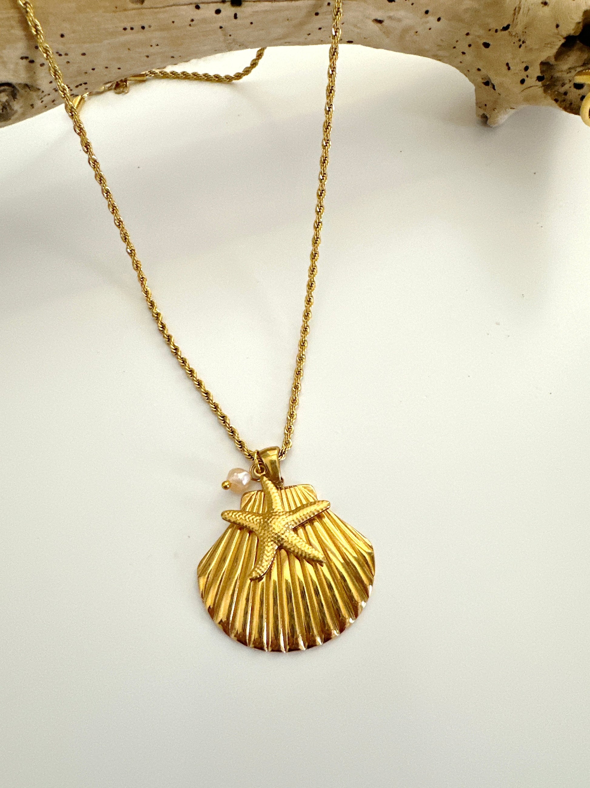 Scalloped Shell Necklace Adorn U